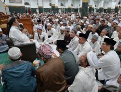 Lewat Salat Gaib, Gubri Abdul Wahid Ajak Ojol dan Masyarakat Riau Jaga Kedamaian