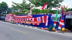Jelang HUT Ke-80 Kemerdekaan RI, Penjual Bendera Merah Putih Bermunculan di Karimun
