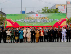 Dampingi Bupati Bengkalis Camat Mandau Hadiri Upacara HUT Bhayangkara ke-79 Tahun 2025