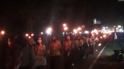 Ribuan Obor Meriahkan Malam HUT RI ke- 80 di Kota Dabo Singkep