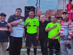 Reses di Midai, Anggota DPRD H. Mustamin Bakri Serahkan Piala Turnamen Sepak Bola