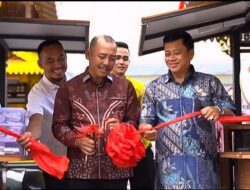 Dukung Ekonomi Lokal, PT SMI Serahkan 17 Gerobak UMKM di Kepri