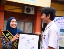Bunda Literasi Riau Apresiasi Buku Karya Siswa SMA Handayani, Lahirkan Duta Baca Abdul Hadi