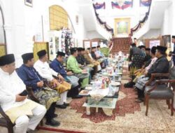 Bupati Kasmarni Terima Undangan Prosesi Buka Lawang dari LAMR Bengkalis