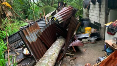Dua Rumah di Karimun Rusak, Satu Warga Patah Tulang