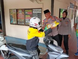 Polsek Balai Bagikan Beras Gratis Kepada Pengemudi Ojek