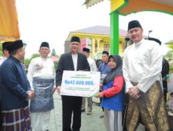 BP Jamsostek Serahkan Simbolis Santunan JKM dan Kartu Peserta Nelayan di Tanjungpinang