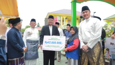 BP Jamsostek Serahkan Simbolis Santunan JKM dan Kartu Peserta Nelayan di Tanjungpinang