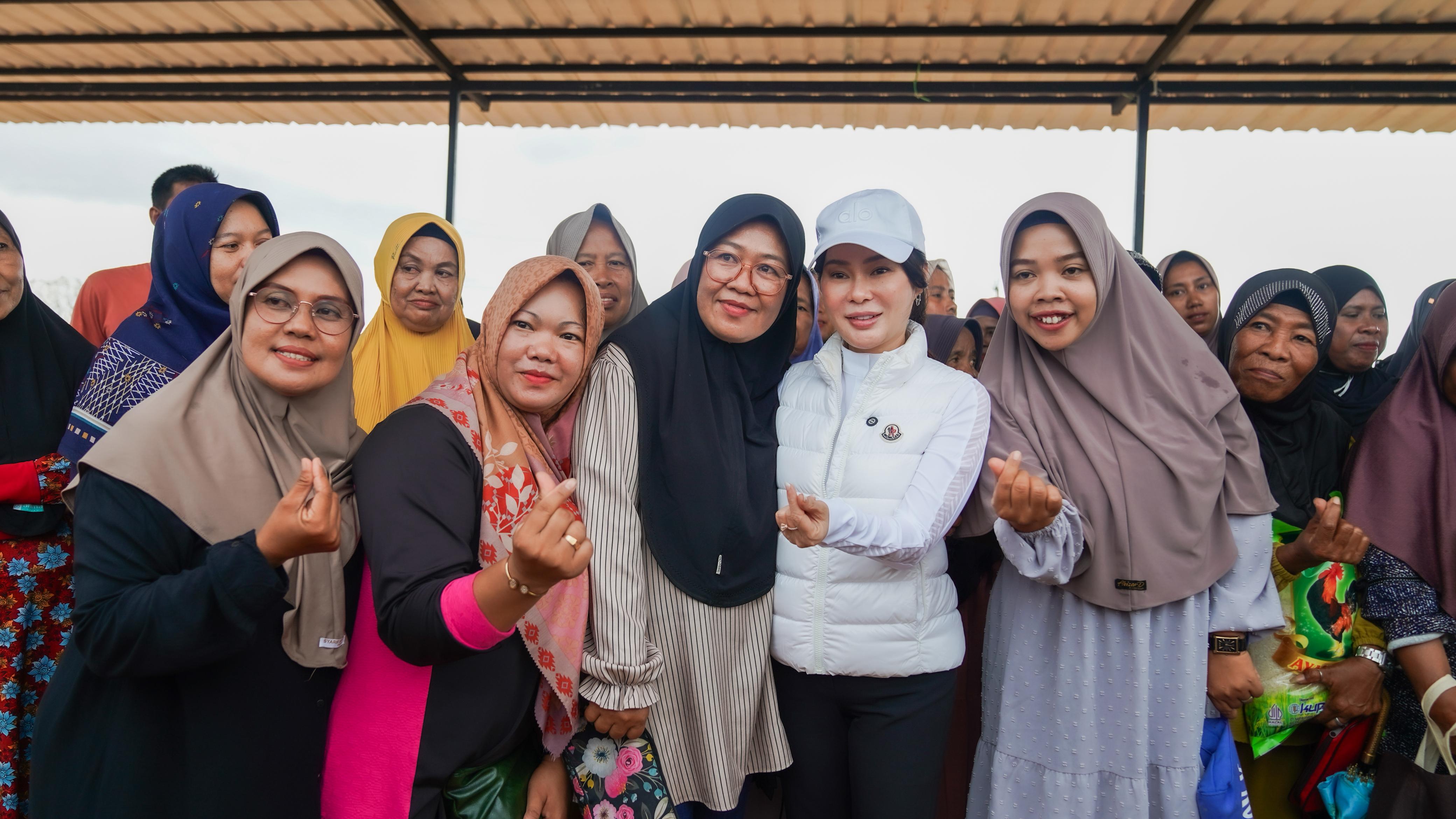 Apresiasi Masyarakat, Li Claudia Kunjungi Rempang Eco City, Salurkan Bantuan dan Sumbangan