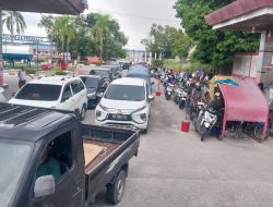 Antrean Panjang Kendaraan Masih Terjadi di SPBU Karimun