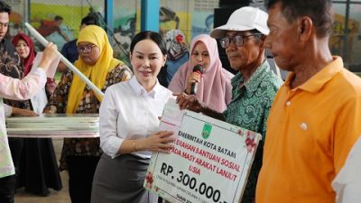 Wawako Li Claudia Chandra Gandeng DPRD Batam, Salurkan Bansos Lansia untuk 810 KPM di 5 Kecamatan