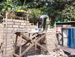 Satgas TMMD ke-126 Kodim 0317/TBK Pasang Tembok Batako Rumah Warga