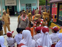 Kapolres Anambas Dampingi Bupati Salurkan Perlengkapan Sekolah untuk Anak PAUD-TK