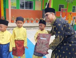 Seragam Sekolah Gratis, Bupati Iskandarsyah: Bentuk Perhatian Pemkab Karimun Terhadap Dunia Pendidikan