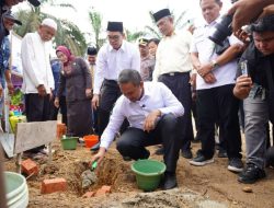 Tekan Angka Putus Sekolah Daerah Terpencil, Gubri Abdul Wahid Letakkan Batu Pertama SMAN 3 Kemuning