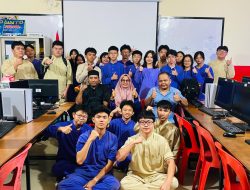 Siswa Eskul IT SMAS Maha Bodhi Praktik Lapangan di Percetakan Gogynway Karimun