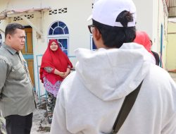 Pasca Rumah Ambruk Dini Hari, Sekda Ronny Minta Warga Pesisir Bintan Waspada dan Perkuat Koordinasi Lintas Sektor