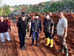 Amsakar Achmad Tinjau TPA Punggur, Pastikan Zona A Kembali Beroperasi Demi Urai Kemacetan Truk Sampah