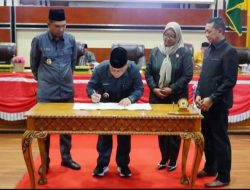 DPRD Lingga Menggelar Rapat Paripurna di Hadiri Bupati dan wakil Bupati Lingga 