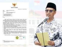 Bupati Karimun Iskandarsyah Imbau Ayah Ambil Rapor Anak ke Sekolah