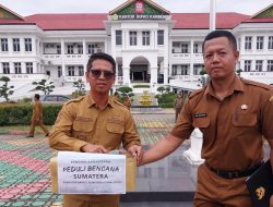 Bupati Karimun Iskandarsyah Sumbang Gajinya Untuk Korban Bencana di Aceh, Sumut dan Sumbar