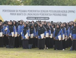 Sah! Plt Gubri SF Hariyanto Serahkan SK kepada 2.505 PPPK Paruh Waktu Pemprov Riau