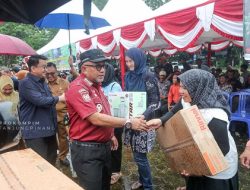 Perkuat Ketahanan Pangan, Lis Darmansyah Serahkan Bantuan Sarpras Tani, Ternak, dan Nelayan