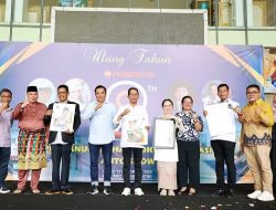 Amsakar Tokoh Pembangunan, Li Claudia Tokoh Inspiratif Perempuan, Raih Penghargaan HUT Posmetro