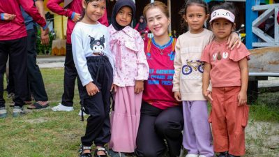 Sinta Aneng: Nikmati Liburan, Rayakan Natal, Semangat Tahun Baru