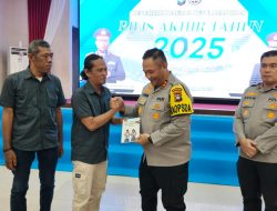 JMSI Kepri Serahkan Buku ‘Tolak Jadi Korban TPPO’ kepada Kapolda dan Wakapolda Kepri