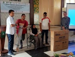 Tingkatkan Kemandirian, Dinsos Riau Serahkan Alat Bantu dan Cek Kesehatan Gratis untuk Disabilitas