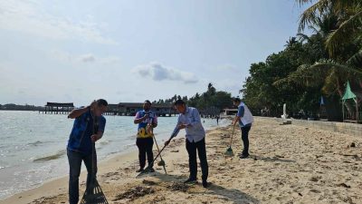 Gandeng Lintas Sektor, KJK Kepri Hijaukan Semangat HPN lewat Aksi Bersih Pantai
