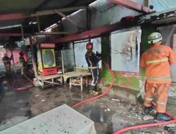 Gerak Cepat Damkar Tanjungpinang Padamkan Api di Kawasan Padat Jalan Bintan