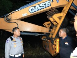 Aksi Kemanusiaan Tanpa Batas: Polda Riau Kirim 3 Alat Berat Percepat Pemulihan Pasca Banjir di Agam