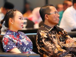 Amsakar-Li Claudia Hadiri Penutupan Rakernas APKASI Bersama Mendagri