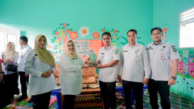 Bupati Kasmarni Kunjungi Bantan Timur, Beri Penghargaan Desa Ramah Perempuan Juara 1 Nasional