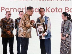 Investasi Batam 2025 Tembus Rp69,3 Triliun, Amsakar Borong Penghargaan dari Kemenves