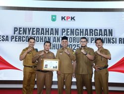 Desa Sungai Intan Inhil Sabet Penghargaan Desa Antikorupsi Riau 2025, Bupati Herman: Jadi Role Model!