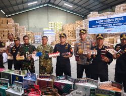 Intai 4 Bulan, Bea Cukai Bongkar Gudang Penimbunan Rokok Ilegal Terbesar di Riau
