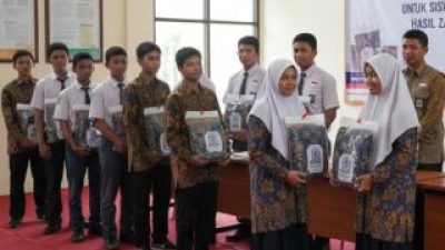 12 Ribu Siswa SMA di Riau Bakal Dapat Bantuan Seragam Sekolah Gratis