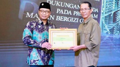 Sukses Kawal Makan Bergizi Gratis, Wali Kota Amsakar Terima Penghargaan BPMP