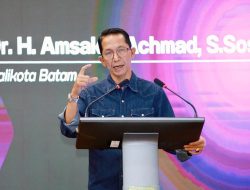 Amsakar Achmad dan Wamendes Riza Patria Hadiri Pelantikan IARMI Kepri di Batam