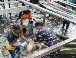 Dukung Program Indonesia ASRI, Posal Memperuk Lanal Tarempa Bersihkan Pesisir Anambas