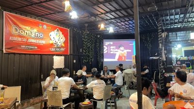 Hangatnya Silaturahmi, KJK Gelar Turnamen Domino “Satu Malam” di Kedai Kopi Rakyat