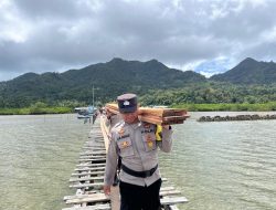 Polres Natuna Perbaiki Jembatan Desa Hilir, Akses Utama Nelayan Kini Kembali Aman