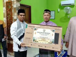 Safari Ramadhan di Masjid Al Hidayah, Bupati Iskandarsyah Salurkan Bantuan TV Digital