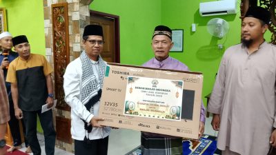 Safari Ramadhan di Masjid Al Hidayah, Bupati Iskandarsyah Salurkan Bantuan TV Digital