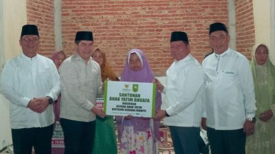 Safari Ramadan di Kampar: Pemprov Riau Salurkan Bantuan Masjid dan Santunan Kematian BPJS