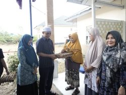Bantu Ekonomi Warga Sapat, Bupati Inhil Gelar Pasar Murah di Kuindra