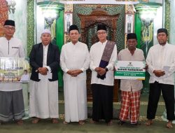 Safari Ramadan Malam ke-13: Gubernur Ansar Serahkan Hibah Rp300 Juta untuk Masjid Nur Al Weini Tanjungpinang